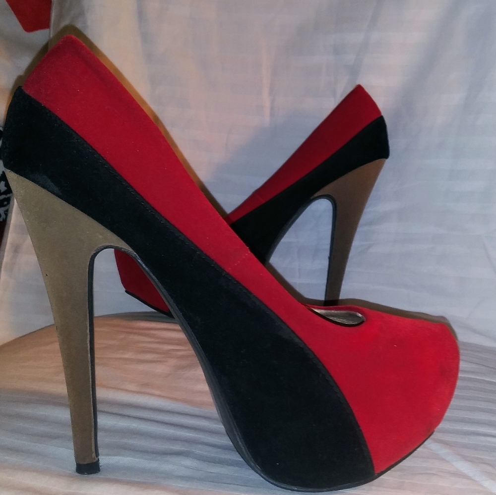 Size 6.5 women's suede pumps
